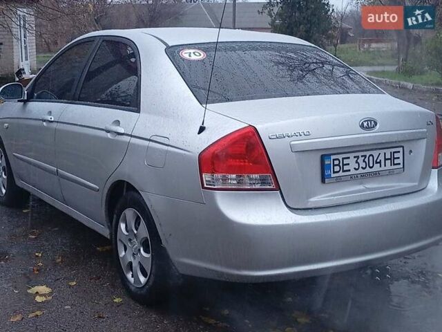Серый Киа Черато, объемом двигателя 1.6 л и пробегом 220 тыс. км за 3000 $, фото 2 на Automoto.ua