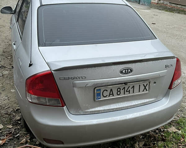 Серый Киа Черато, объемом двигателя 1.6 л и пробегом 210 тыс. км за 1900 $, фото 4 на Automoto.ua