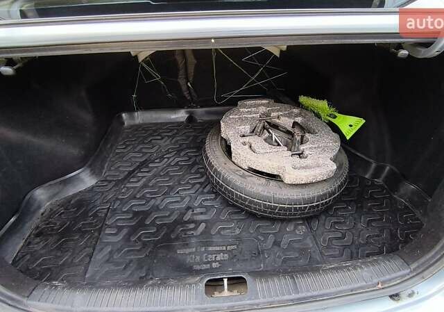 Серый Киа Черато, объемом двигателя 1.6 л и пробегом 176 тыс. км за 5500 $, фото 3 на Automoto.ua