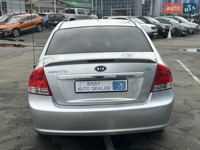 Серый Киа Черато, объемом двигателя 1.98 л и пробегом 188 тыс. км за 4990 $, фото 5 на Automoto.ua