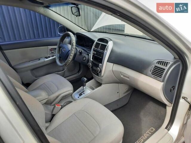 Сірий Кіа Черато, об'ємом двигуна 2 л та пробігом 192 тис. км за 4700 $, фото 4 на Automoto.ua