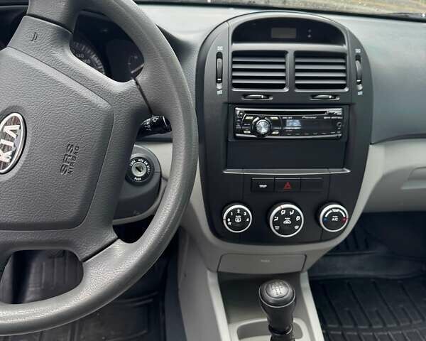 Серый Киа Черато, объемом двигателя 1.6 л и пробегом 116 тыс. км за 4000 $, фото 1 на Automoto.ua