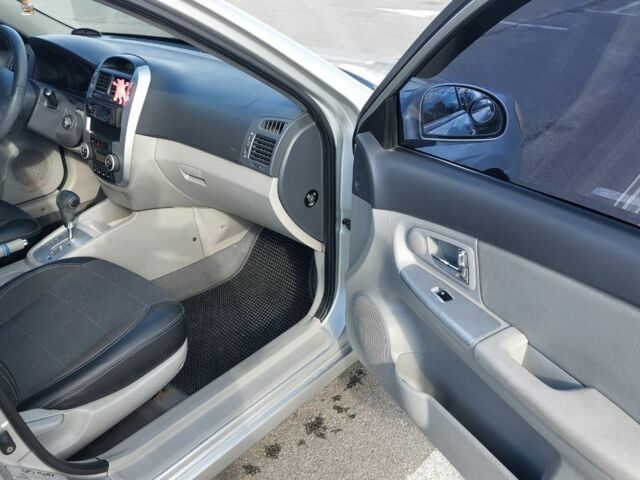 Киа Черато 2008 в Ирпене на Automoto.ua Серый Киа Черато, объемом двигателя 2 л и пробегом 188 тыс. км за 5000 $, фото 5 на Automoto.ua