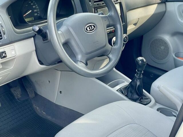 Серый Киа Черато, объемом двигателя 1.6 л и пробегом 215 тыс. км за 4500 $, фото 14 на Automoto.ua