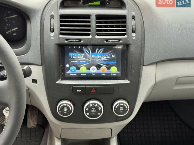 Серый Киа Черато, объемом двигателя 1.6 л и пробегом 180 тыс. км за 4950 $, фото 28 на Automoto.ua