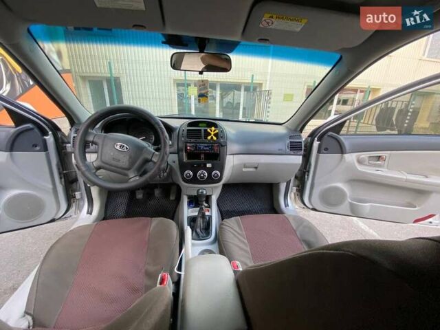 Киа Черато 2008 в Умани на Automoto.ua Серый Киа Черато, объемом двигателя 1.59 л и пробегом 267 тыс. км за 4000 $, фото 6 на Automoto.ua