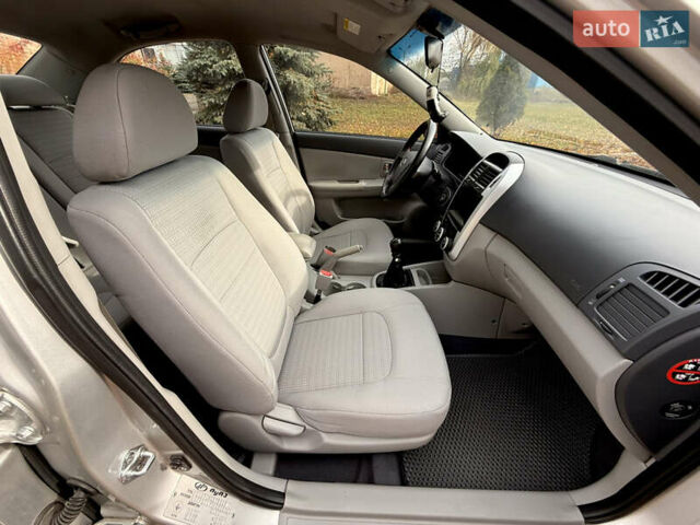 Кіа Черато 2008 у Харкові на Automoto.ua Сірий Кіа Черато, об'ємом двигуна 1.6 л та пробігом 149 тис. км за 3900 $, фото 16 на Automoto.ua