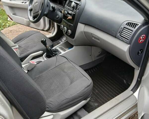 Киа Черато 2008 в Киеве на Automoto.ua Серый Киа Черато, объемом двигателя 1.59 л и пробегом 401 тыс. км за 4400 $, фото 12 на Automoto.ua
