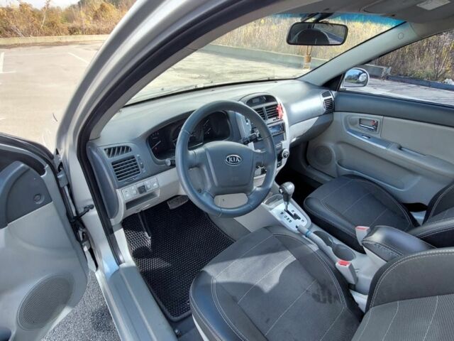 Киа Черато 2008 в Ирпене на Automoto.ua Серый Киа Черато, объемом двигателя 2 л и пробегом 188 тыс. км за 5000 $, фото 14 на Automoto.ua