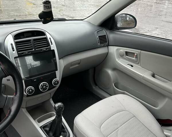 Серый Киа Черато, объемом двигателя 1.6 л и пробегом 152 тыс. км за 4000 $, фото 4 на Automoto.ua