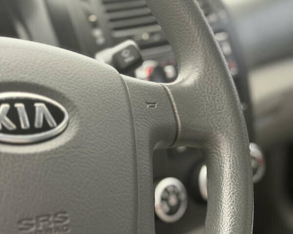 Серый Киа Черато, объемом двигателя 1.59 л и пробегом 196 тыс. км за 4950 $, фото 10 на Automoto.ua