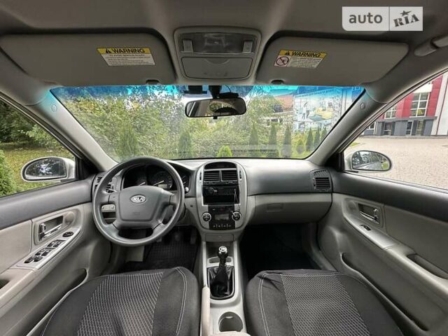 Сірий Кіа Черато, об'ємом двигуна 2 л та пробігом 257 тис. км за 3800 $, фото 15 на Automoto.ua