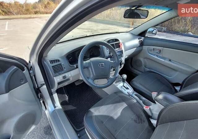 Киа Черато 2008 в Ирпене на Automoto.ua Серый Киа Черато, объемом двигателя 2 л и пробегом 188 тыс. км за 5000 $, фото 5 на Automoto.ua