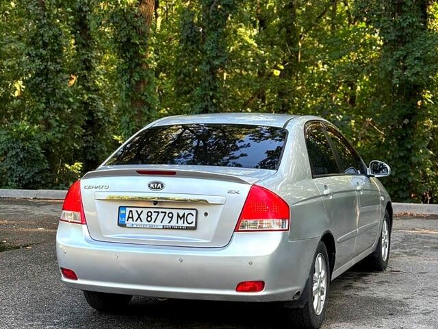 Серый Киа Черато, объемом двигателя 2 л и пробегом 215 тыс. км за 4950 $, фото 2 на Automoto.ua