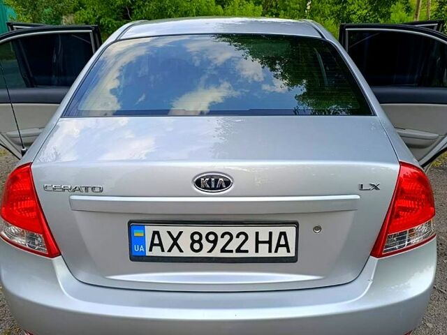 Сірий Кіа Черато, об'ємом двигуна 1.6 л та пробігом 156 тис. км за 5400 $, фото 4 на Automoto.ua