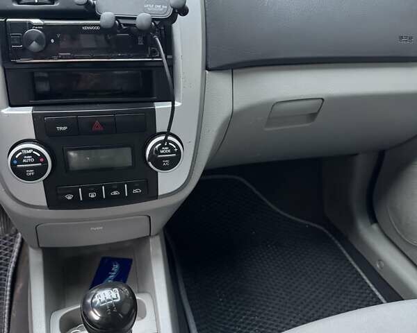 Серый Киа Черато, объемом двигателя 1.6 л и пробегом 181 тыс. км за 4200 $, фото 4 на Automoto.ua