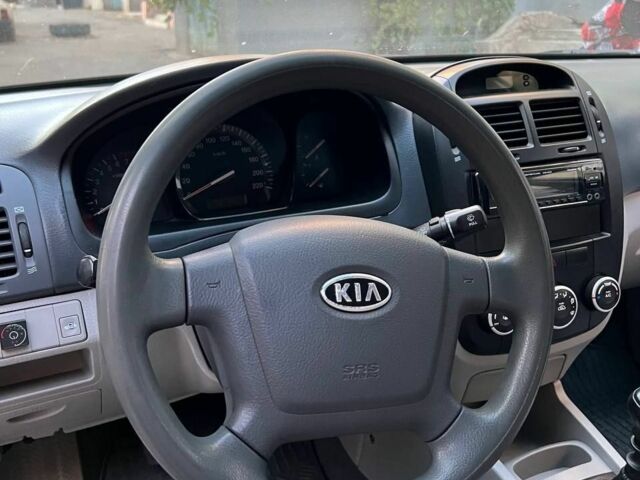 Серый Киа Черато, объемом двигателя 1.6 л и пробегом 1000 тыс. км за 4999 $, фото 5 на Automoto.ua