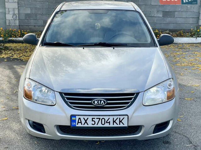 Серый Киа Черато, объемом двигателя 1.6 л и пробегом 214 тыс. км за 4500 $, фото 2 на Automoto.ua