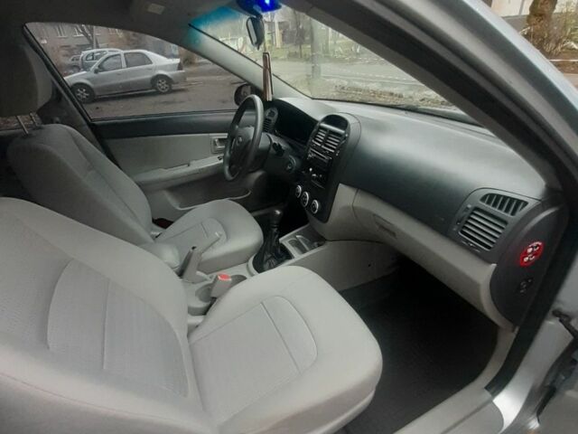 Сірий Кіа Черато, об'ємом двигуна 1.6 л та пробігом 173 тис. км за 5100 $, фото 6 на Automoto.ua