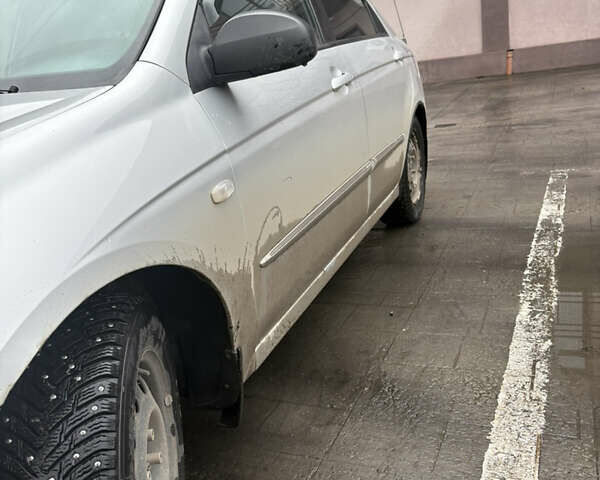 Серый Киа Черато, объемом двигателя 1.6 л и пробегом 194 тыс. км за 4200 $, фото 2 на Automoto.ua