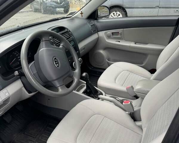 Серый Киа Черато, объемом двигателя 1.6 л и пробегом 116 тыс. км за 4000 $, фото 7 на Automoto.ua