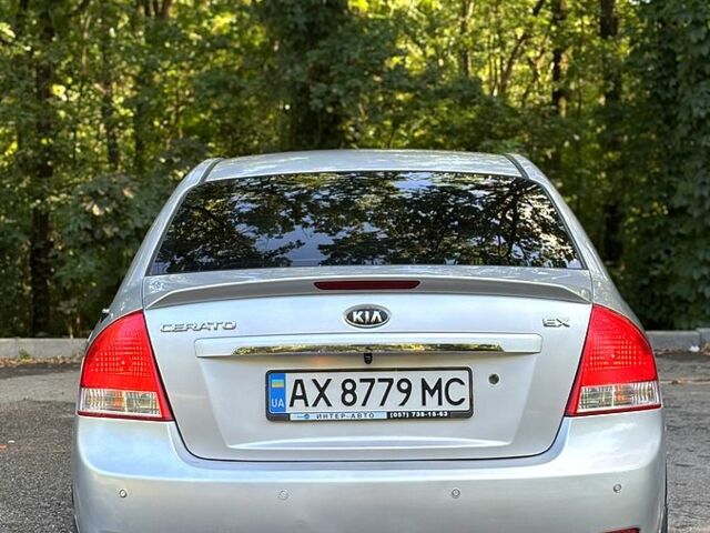 Серый Киа Черато, объемом двигателя 2 л и пробегом 215 тыс. км за 4950 $, фото 3 на Automoto.ua