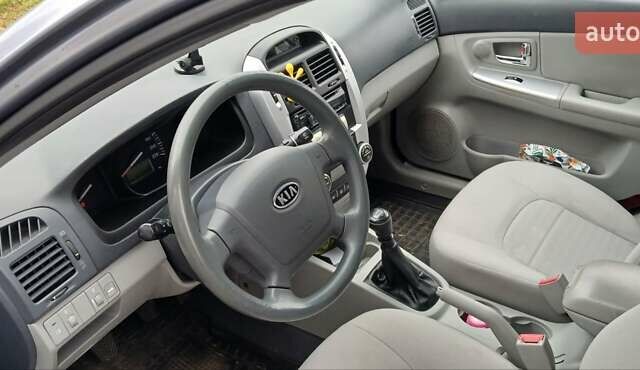 Серый Киа Черато, объемом двигателя 1.6 л и пробегом 158 тыс. км за 4500 $, фото 4 на Automoto.ua