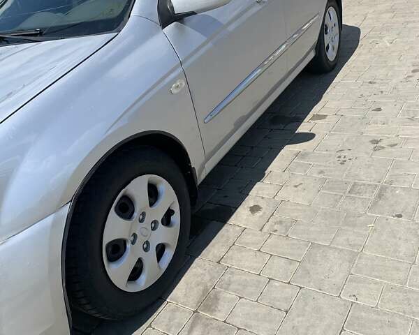 Серый Киа Черато, объемом двигателя 1.6 л и пробегом 210 тыс. км за 3800 $, фото 4 на Automoto.ua