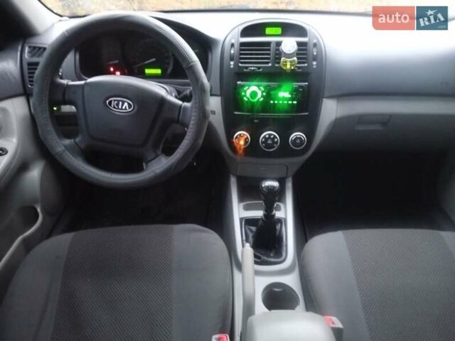 Серый Киа Черато, объемом двигателя 1.6 л и пробегом 220 тыс. км за 3000 $, фото 5 на Automoto.ua