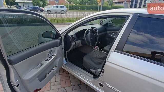 Серый Киа Черато, объемом двигателя 1.6 л и пробегом 250 тыс. км за 5000 $, фото 10 на Automoto.ua