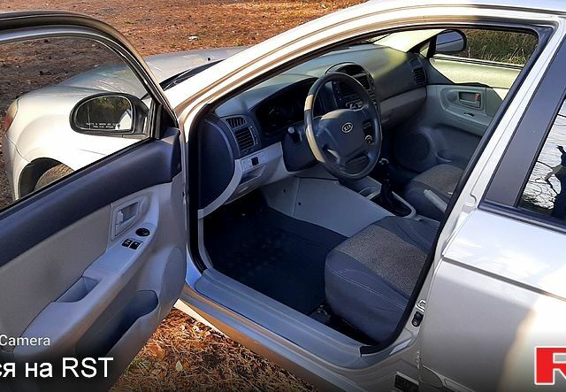 Киа Черато 2008 в Киеве на Automoto.ua Серый Киа Черато, объемом двигателя 1.6 л и пробегом 285 тыс. км за 4000 $, фото 7 на Automoto.ua