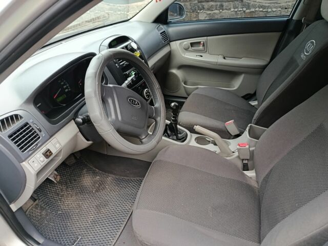 Сірий Кіа Черато, об'ємом двигуна 1.6 л та пробігом 270 тис. км за 3600 $, фото 5 на Automoto.ua