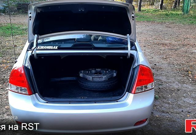 Киа Черато 2008 в Киеве на Automoto.ua Серый Киа Черато, объемом двигателя 1.6 л и пробегом 285 тыс. км за 4000 $, фото 11 на Automoto.ua