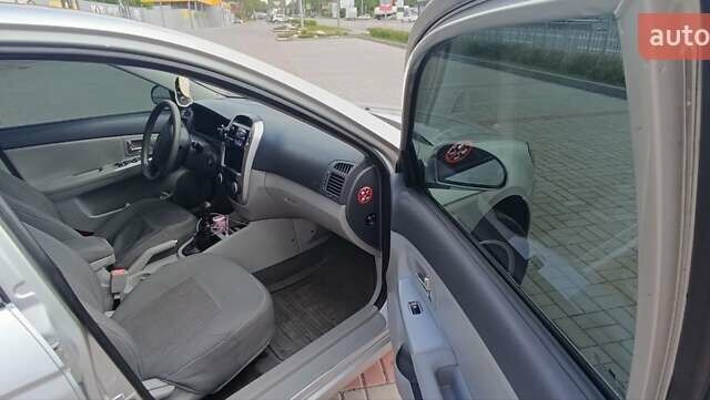 Серый Киа Черато, объемом двигателя 1.6 л и пробегом 250 тыс. км за 5000 $, фото 2 на Automoto.ua