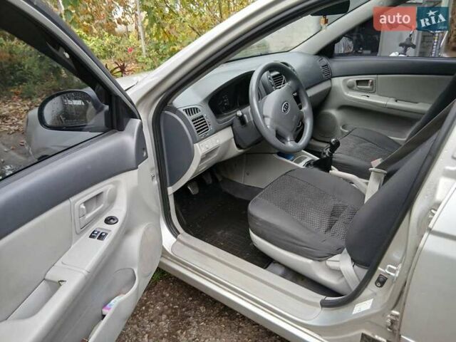 Киа Черато 2008 в Киеве на Automoto.ua Серый Киа Черато, объемом двигателя 1.59 л и пробегом 401 тыс. км за 4400 $, фото 11 на Automoto.ua