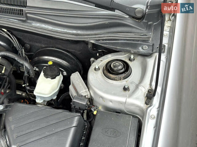 Серый Киа Черато, объемом двигателя 1.6 л и пробегом 180 тыс. км за 4950 $, фото 35 на Automoto.ua