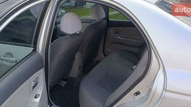 Серый Киа Черато, объемом двигателя 1.6 л и пробегом 250 тыс. км за 5000 $, фото 5 на Automoto.ua