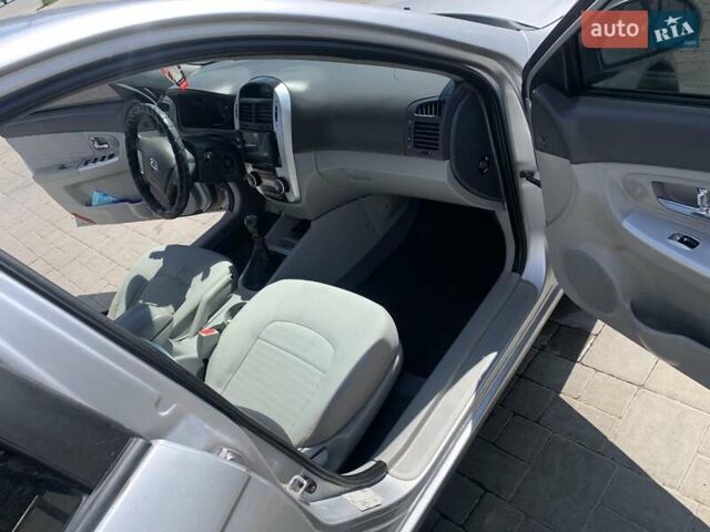 Серый Киа Черато, объемом двигателя 1.6 л и пробегом 210 тыс. км за 3800 $, фото 6 на Automoto.ua