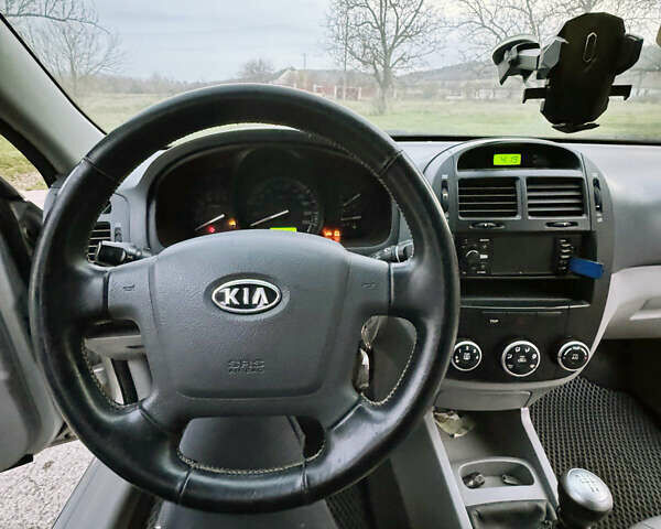 Сірий Кіа Черато, об'ємом двигуна 1.6 л та пробігом 201 тис. км за 5200 $, фото 6 на Automoto.ua