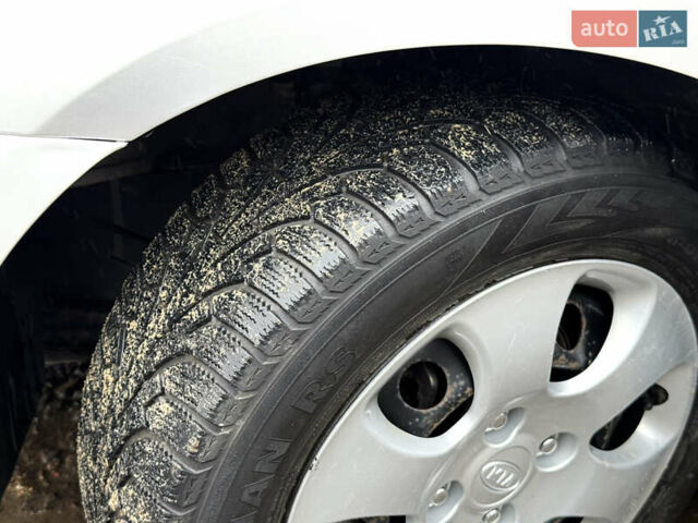 Серый Киа Черато, объемом двигателя 1.6 л и пробегом 180 тыс. км за 4950 $, фото 17 на Automoto.ua