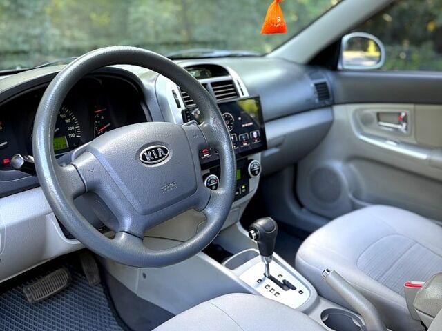 Серый Киа Черато, объемом двигателя 2 л и пробегом 215 тыс. км за 4950 $, фото 5 на Automoto.ua