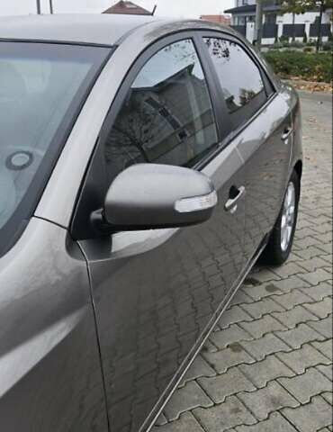 Серый Киа Черато, объемом двигателя 1.59 л и пробегом 117 тыс. км за 7777 $, фото 3 на Automoto.ua