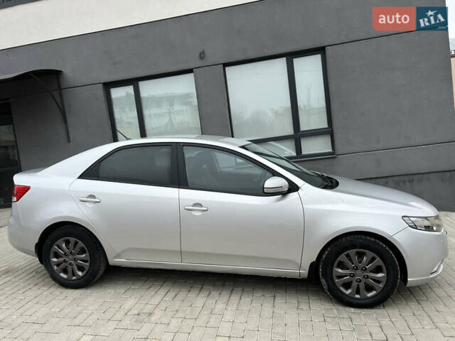 Серый Киа Черато, объемом двигателя 1.6 л и пробегом 188 тыс. км за 6999 $, фото 18 на Automoto.ua