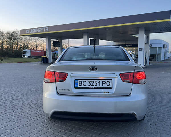 Серый Киа Черато, объемом двигателя 1.59 л и пробегом 247 тыс. км за 5650 $, фото 3 на Automoto.ua