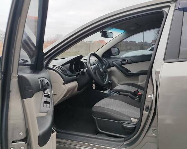 Серый Киа Черато, объемом двигателя 1.59 л и пробегом 153 тыс. км за 6300 $, фото 7 на Automoto.ua