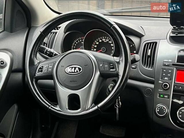 Сірий Кіа Черато, об'ємом двигуна 2 л та пробігом 198 тис. км за 6490 $, фото 13 на Automoto.ua