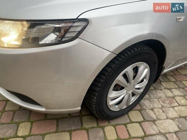 Серый Киа Черато, объемом двигателя 1.6 л и пробегом 224 тыс. км за 5400 $, фото 4 на Automoto.ua