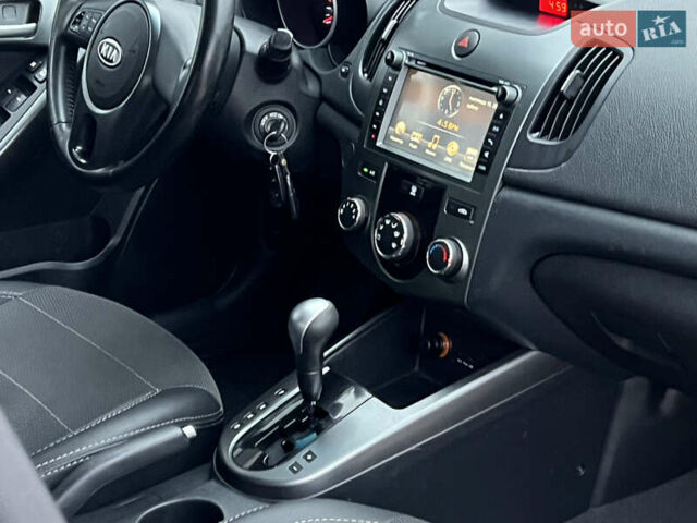 Серый Киа Черато, объемом двигателя 1.6 л и пробегом 188 тыс. км за 6999 $, фото 51 на Automoto.ua