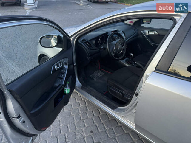 Серый Киа Черато, объемом двигателя 1.59 л и пробегом 247 тыс. км за 5650 $, фото 5 на Automoto.ua