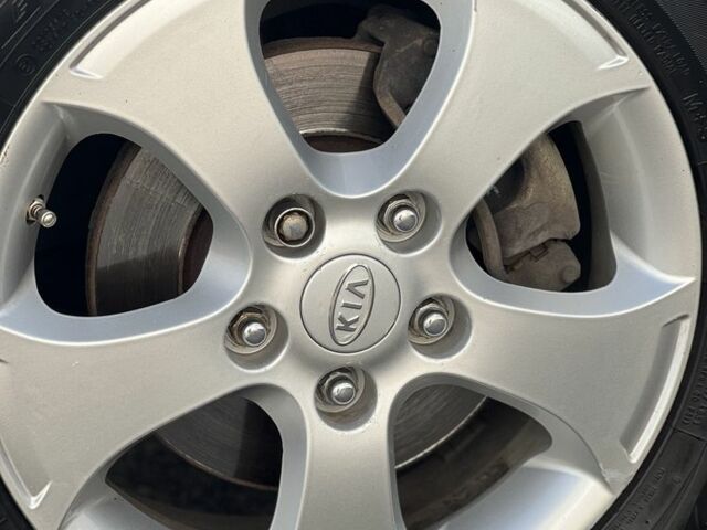 Сірий Кіа Черато, об'ємом двигуна 1.6 л та пробігом 117 тис. км за 7777 $, фото 3 на Automoto.ua